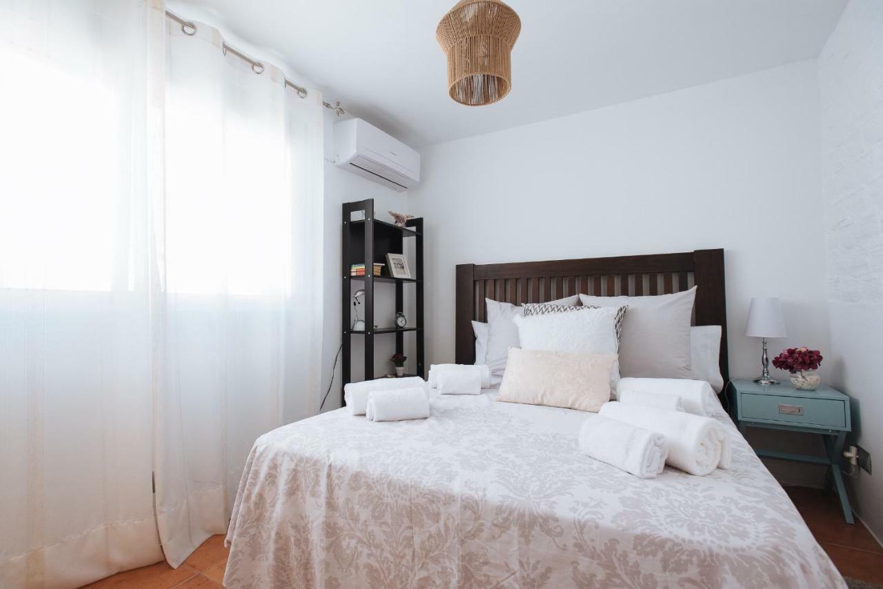 セビリアCozy Attic With Terrace- 1Bd 1Bth- San Vicenteアパートメント エクステリア 写真