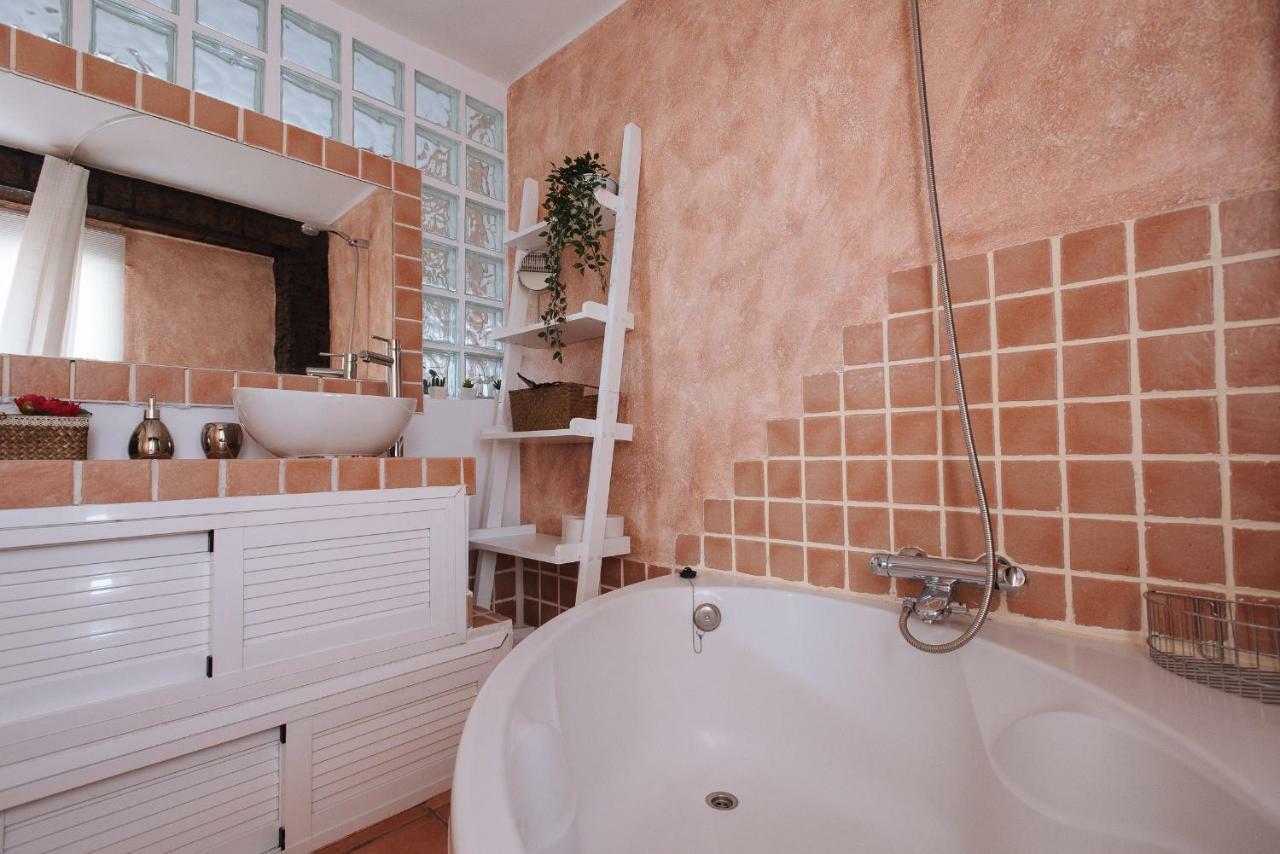 セビリアCozy Attic With Terrace- 1Bd 1Bth- San Vicenteアパートメント エクステリア 写真